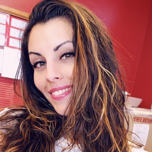 Meet your Posher, Shelby - Picture 2 of 2